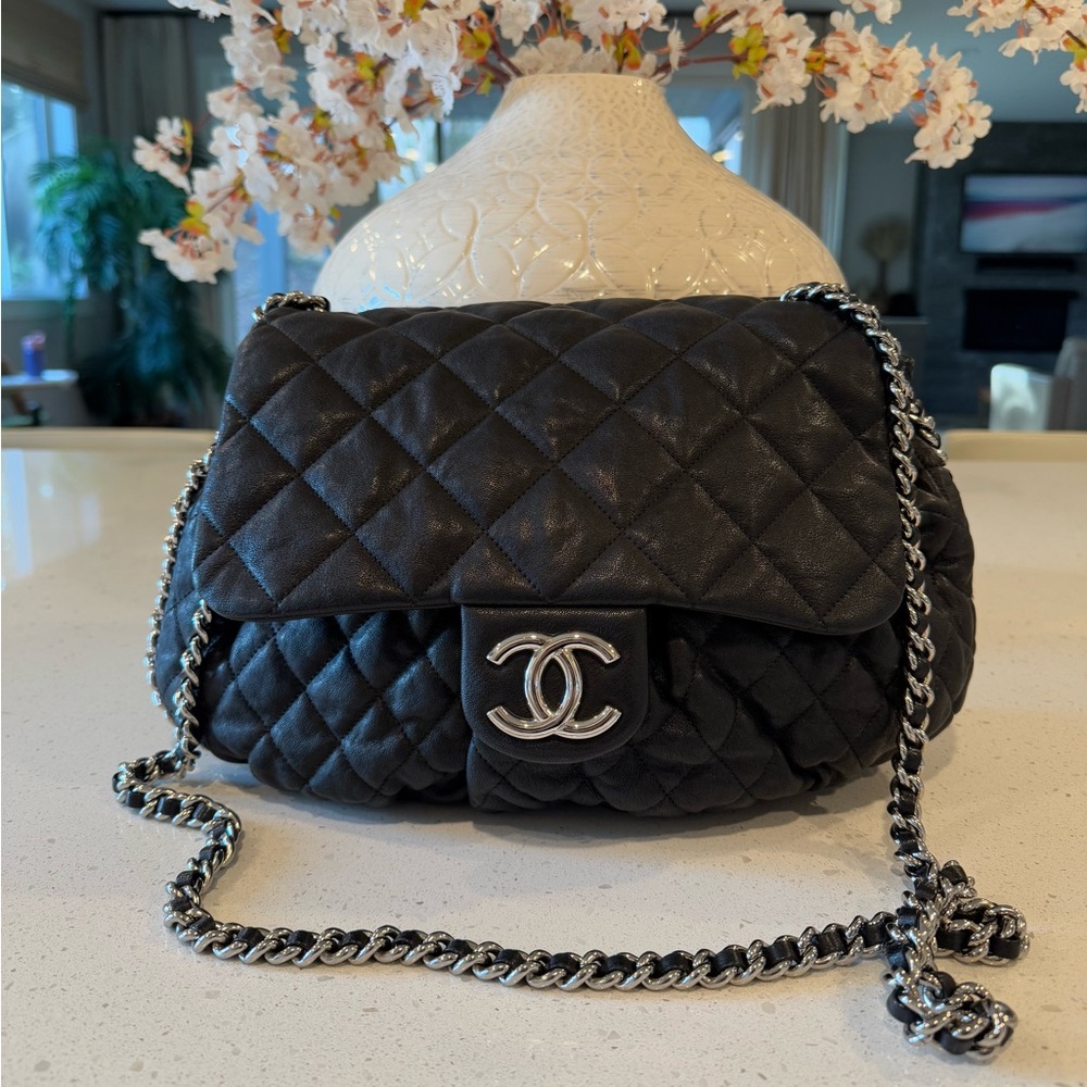 CHANEL Black Quilted Bag with Silver Chain